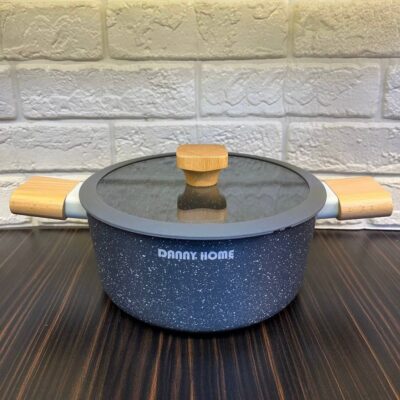 قابلمه چدن گرانیتی دسته چوبی دنی هوم سایز ۲۰ و ۲۴ با درب شیشه‌ای و رنگ مشکی مات، مناسب پخت انواع غذاها