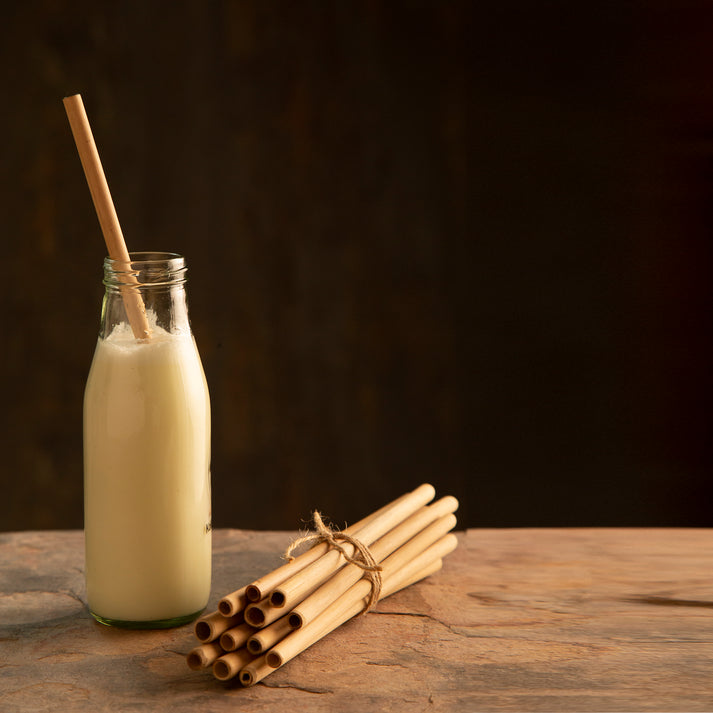 نی بامبو ۱۰ عددی ساخته‌شده از چوب طبیعی بامبو، قابل شستشو و بادوام – مناسب برای نوشیدنی‌های سرد و گرم، سازگار با محیط‌زیست و دارای بسته‌بندی ۱۰ عددی.