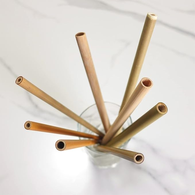 نی بامبو ۱۰ عددی ساخته‌شده از چوب طبیعی بامبو، قابل شستشو و بادوام – مناسب برای نوشیدنی‌های سرد و گرم، سازگار با محیط‌زیست و دارای بسته‌بندی ۱۰ عددی.