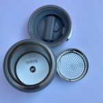 مینی ماگ HScup اورجینال در 5 رنگ با درب فلزی و طراحی لبی آسان‌نوش، مناسب نوشیدنی‌های گرم و سرد – فروشگاه نلیکو