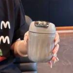 مینی ماگ HScup اورجینال در 5 رنگ با درب فلزی و طراحی لبی آسان‌نوش، مناسب نوشیدنی‌های گرم و سرد – فروشگاه نلیکو