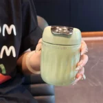 مینی ماگ HScup اورجینال در 5 رنگ با درب فلزی و طراحی لبی آسان‌نوش، مناسب نوشیدنی‌های گرم و سرد – فروشگاه نلیکو